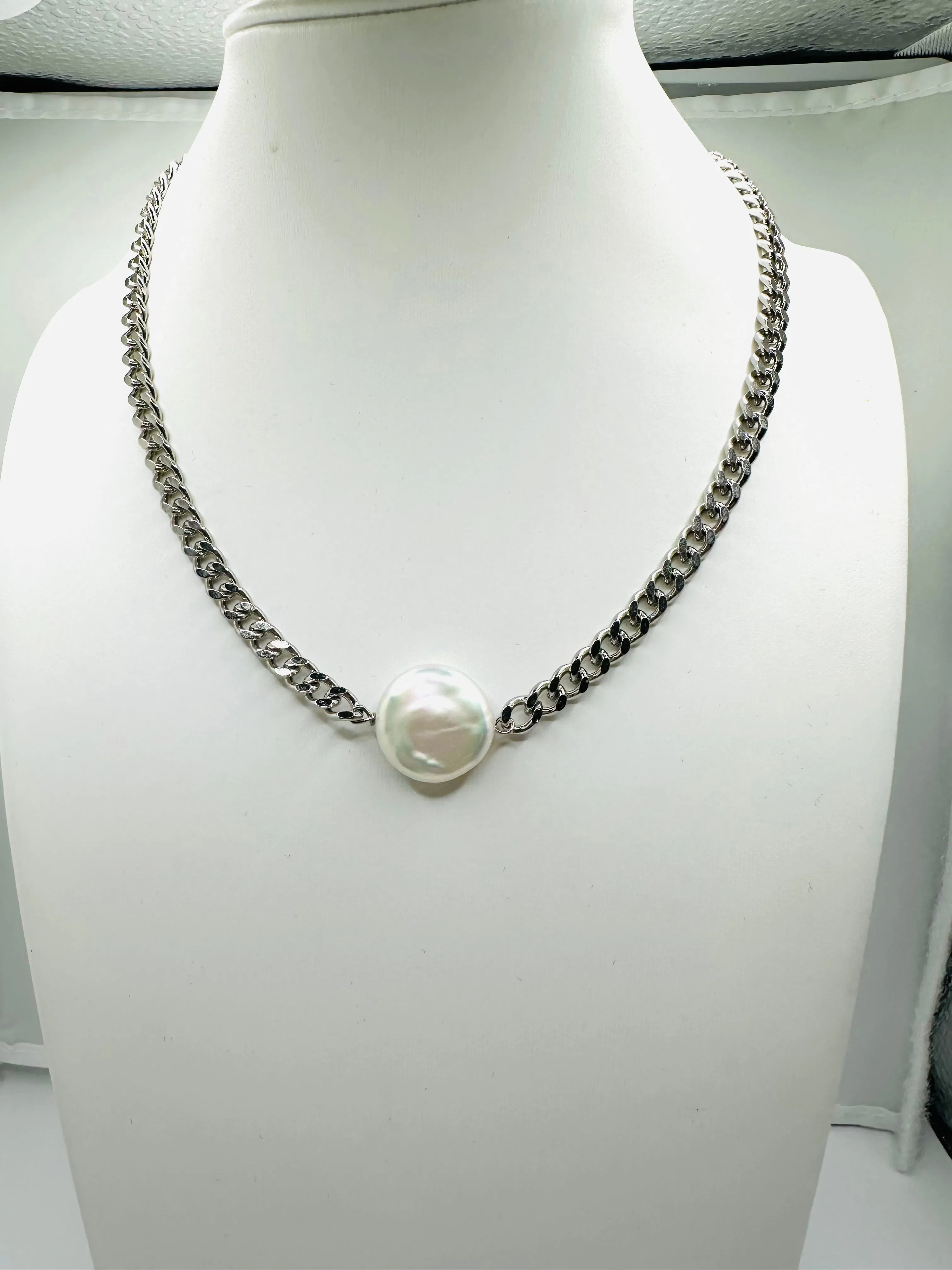 Cuban Link Choker with Center Pearl