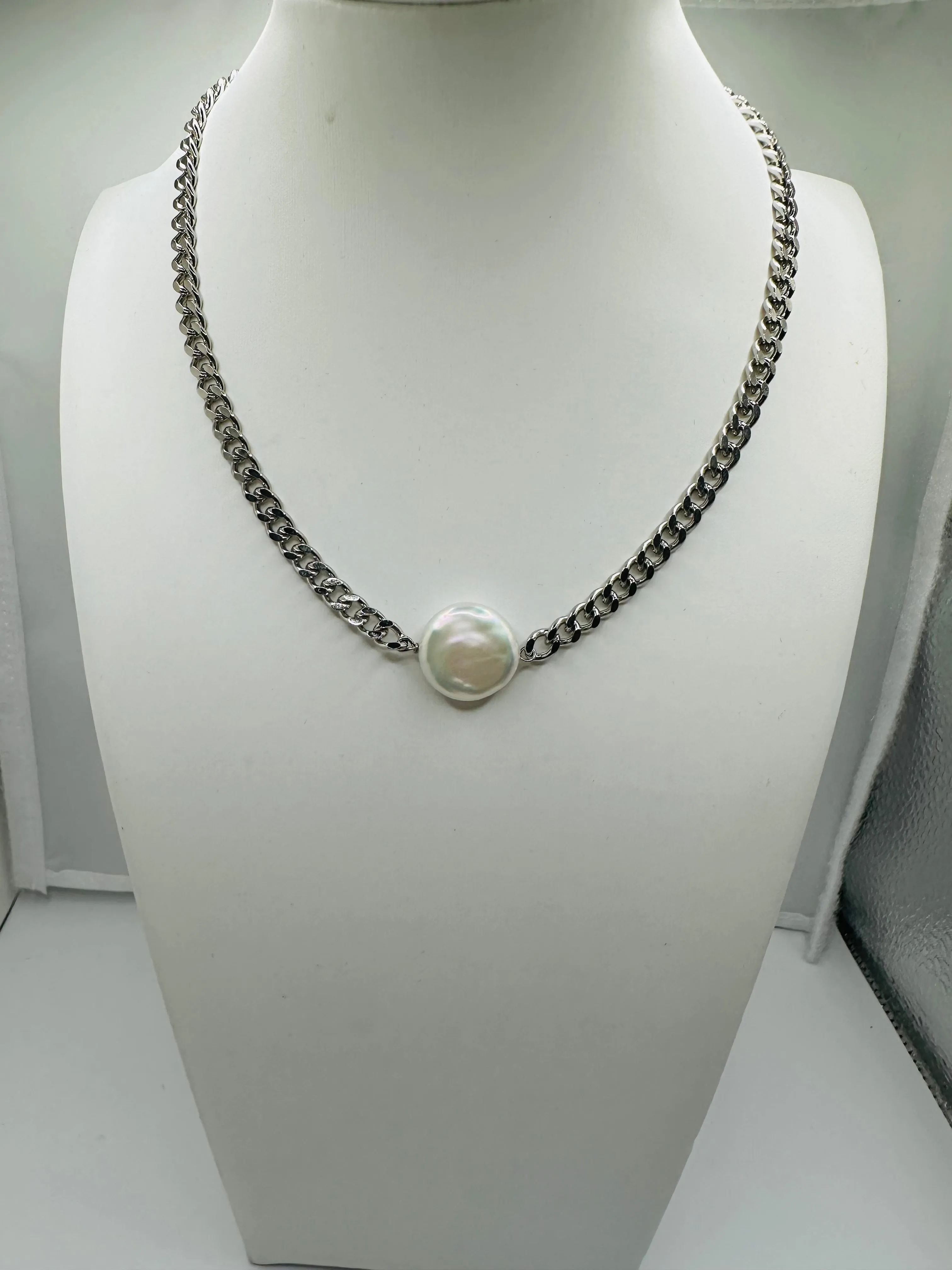 Cuban Link Choker with Center Pearl