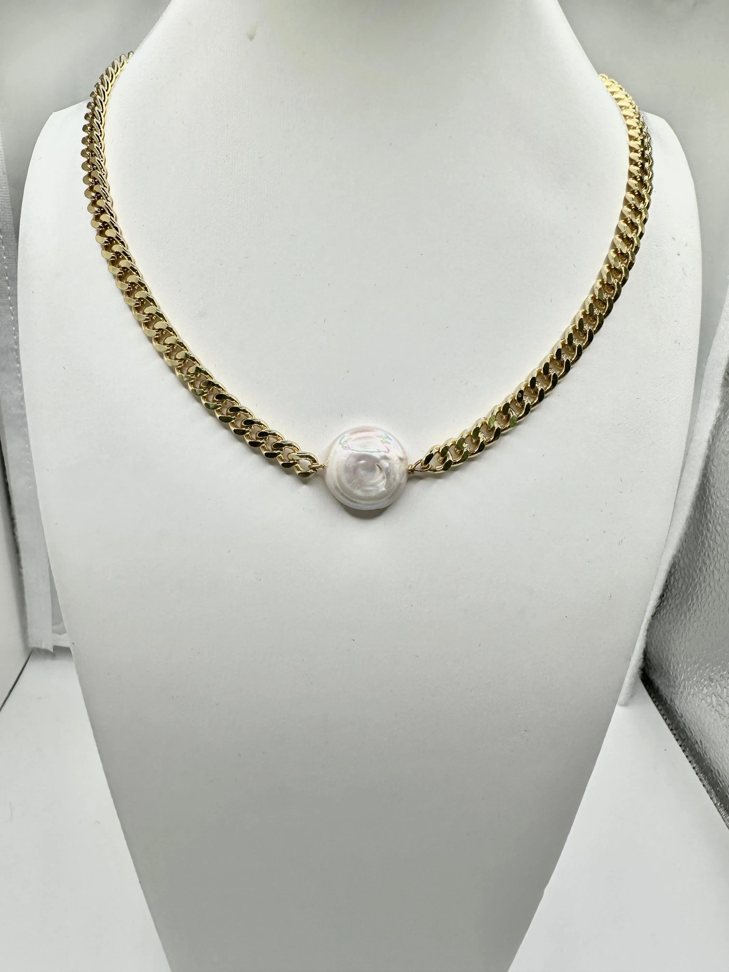 Cuban Link Choker with Center Pearl