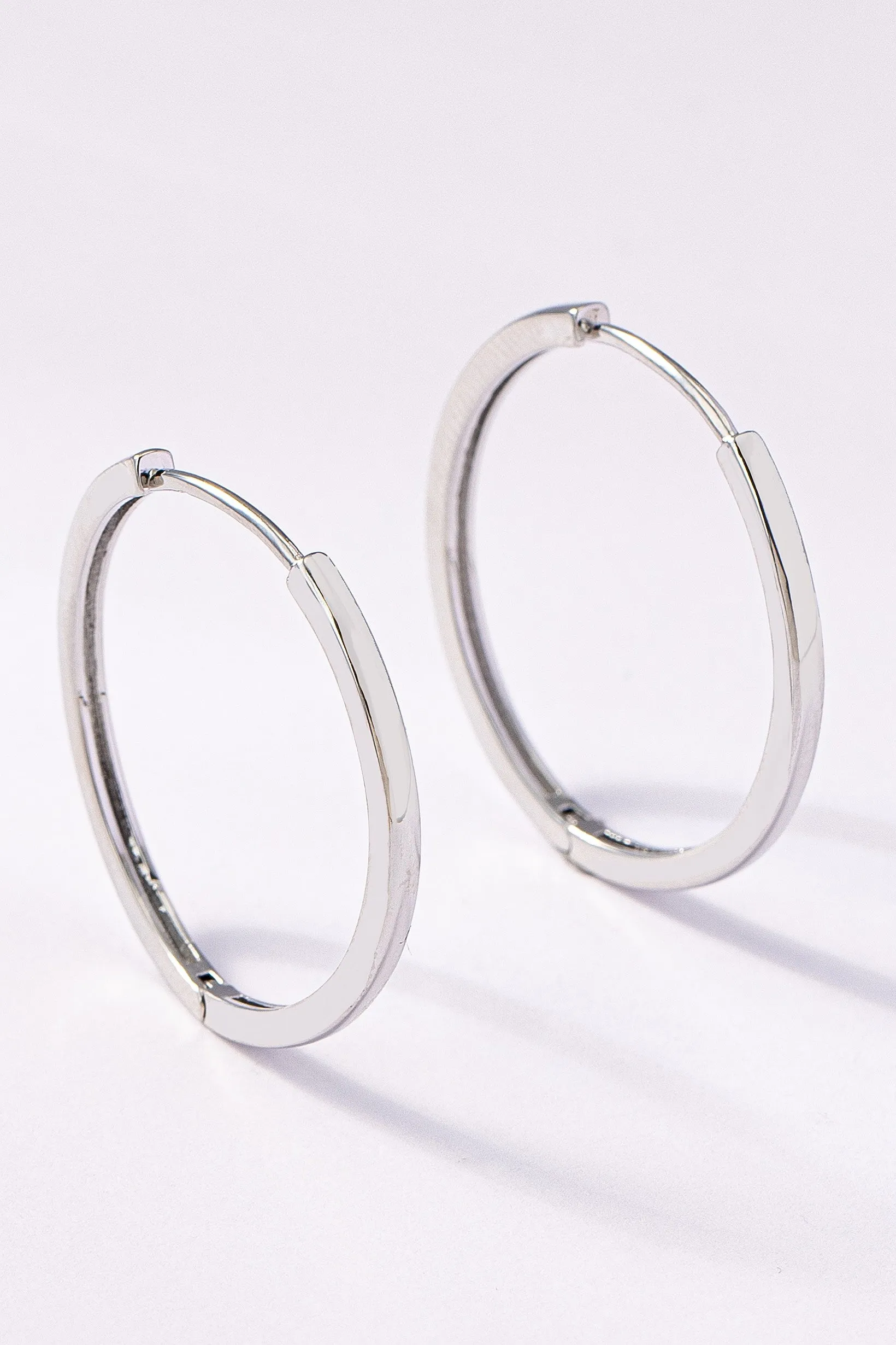 MINIMALIST HOOP EARRINGS
